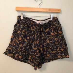 ❤️ Patagonia Baggies 5” high waisted shorts women’s size S multicolor/navy
